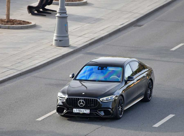 НафтаИнвест под залогом ВТБ: как Борис Барютин катается на S63 AMG за счёт миллиардных авансов