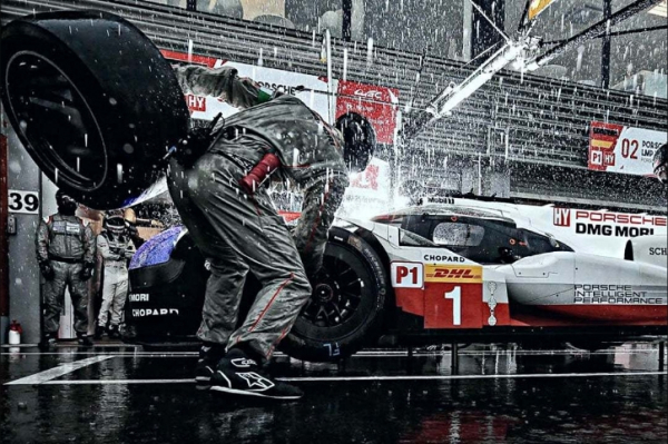 Гонщики на Chevrolet Camaro врезались в трактор на Стахановской улице: трагический инцидент, который мог бы быть предотвращен